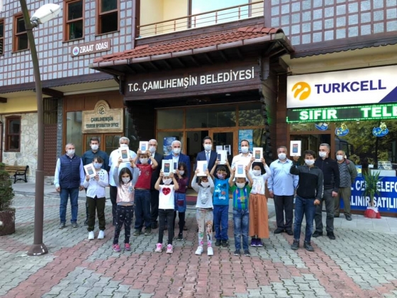 ÖĞRENCİLERİMİZE TABLET DAĞITIMI