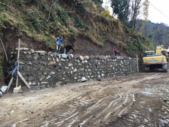 YAĞMURLU MAHALLESİ TAŞ DUVAR SANAT YAPILARI