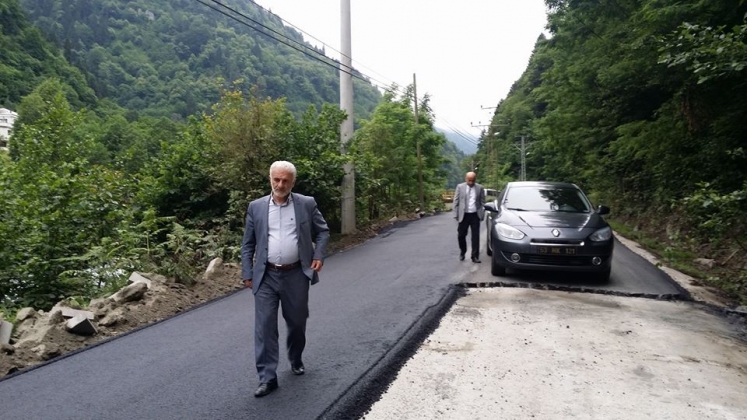 Merkez Mahallesi ve Toki konutlarında sıcak asfalt döküm çalışmaları başlamıştır.