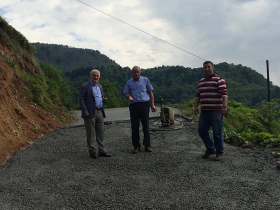 Başkan Konaklar Mahallesindeki, yol betonlama çalışmalarını denetledi