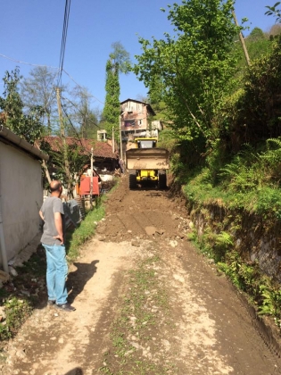 KADIKÖY MAHALLESİ BETON ÖNCESİ YOL ONARIMI YAPILIYOR