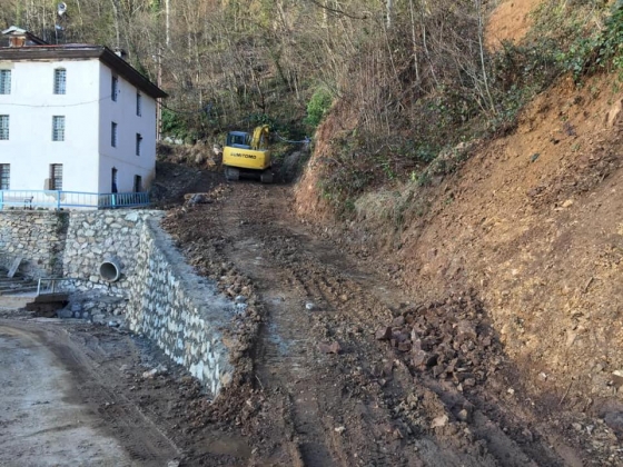 SIRT MAHALLESİ TAŞ DUVAR YOL YAPIM İŞİ BİTMİŞTİR