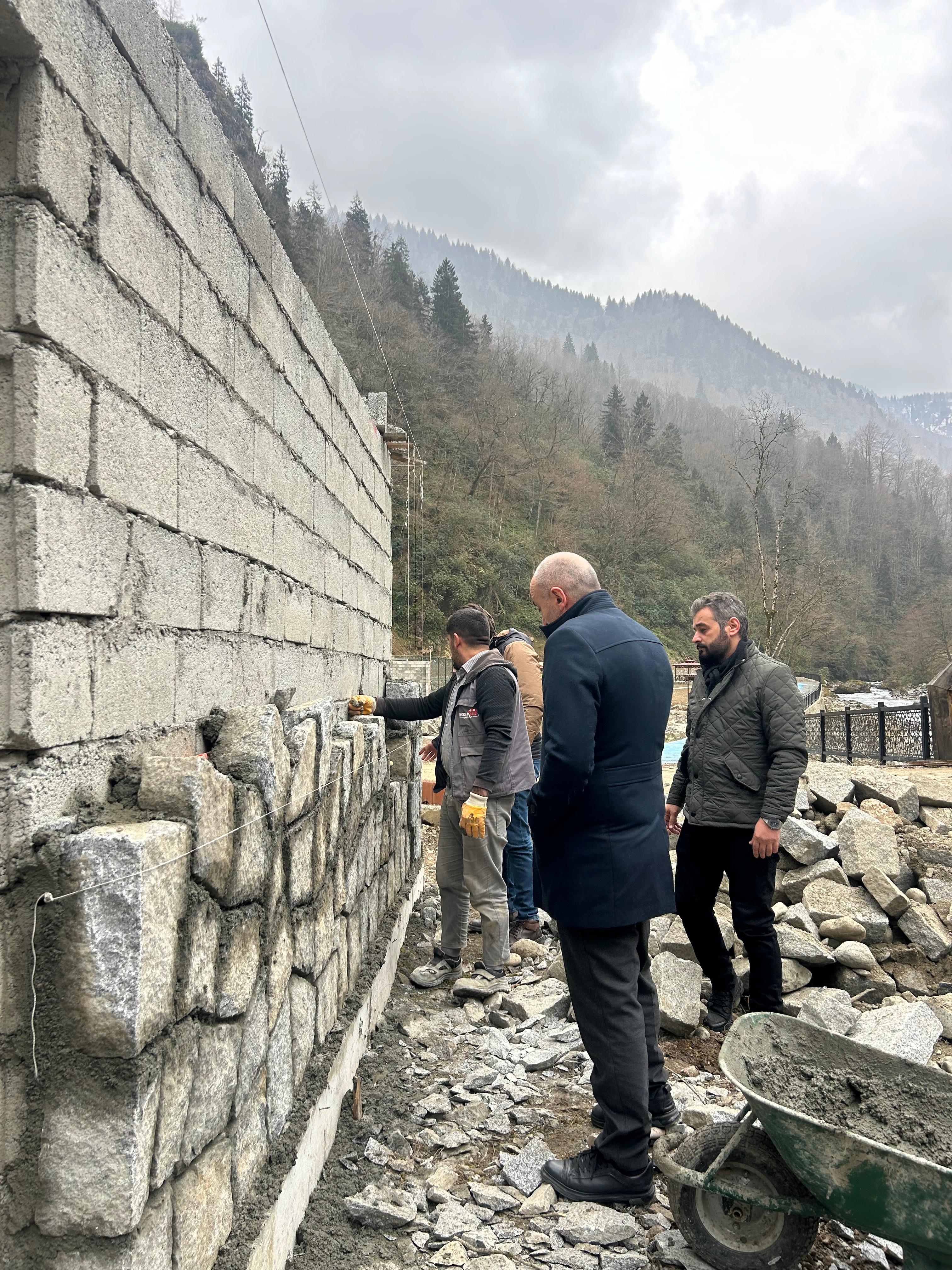 Millet bahçesinde Taş duvar kaplaması